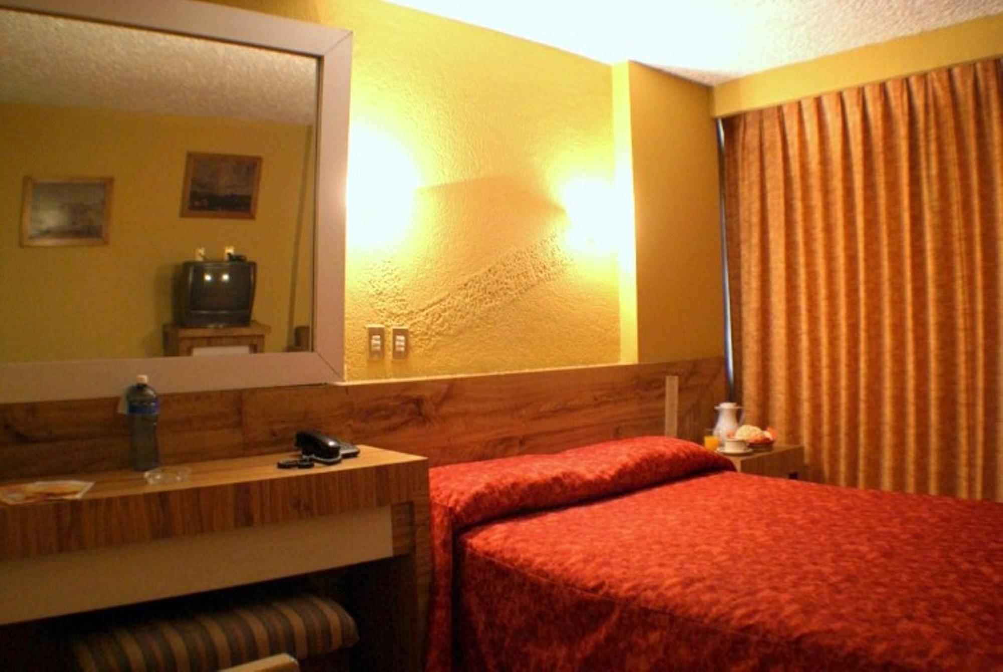 Hotel Universo Гуадалахара Екстериор снимка
