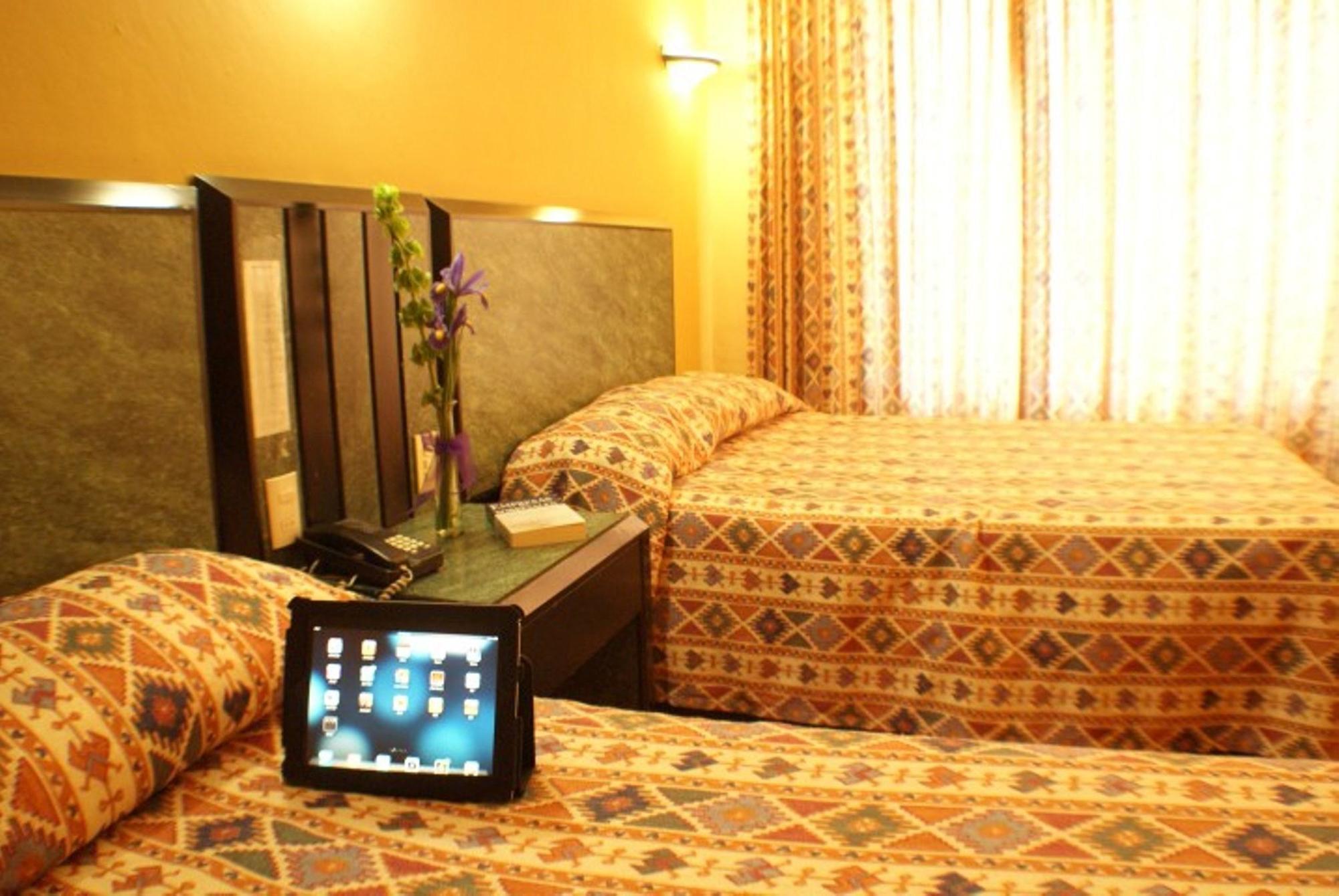 Hotel Universo Гуадалахара Екстериор снимка